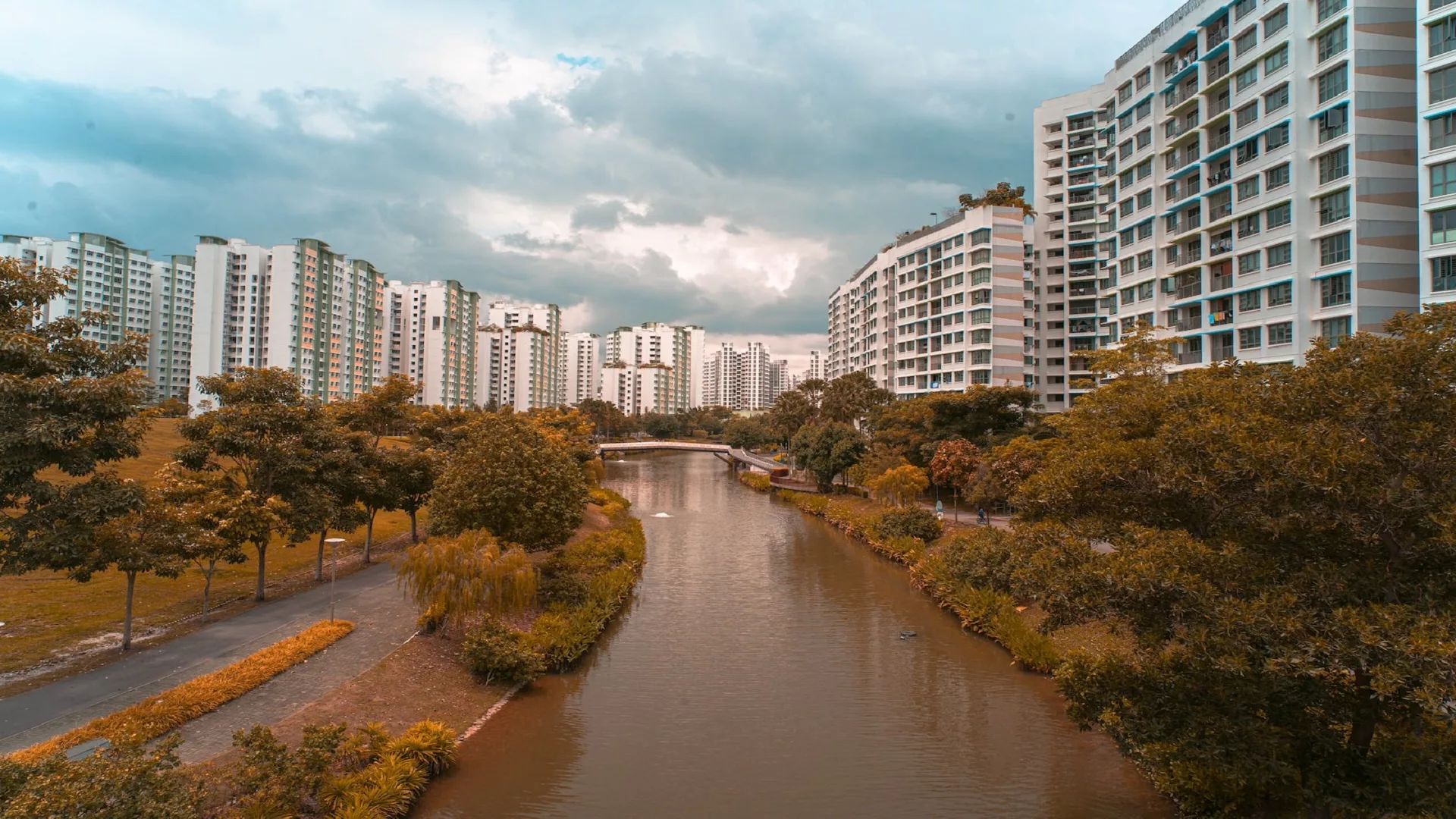 Navigating the HDB Resale Market: Insights for Sellers and Buyers